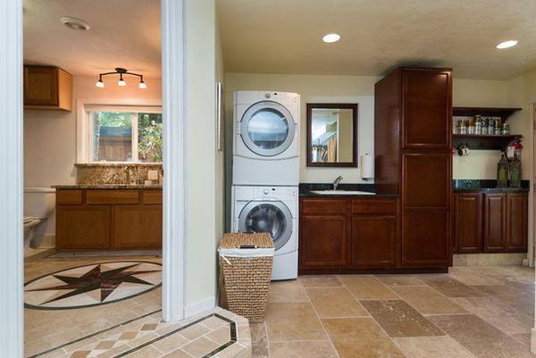 Image Guest House bathroom and laundry area